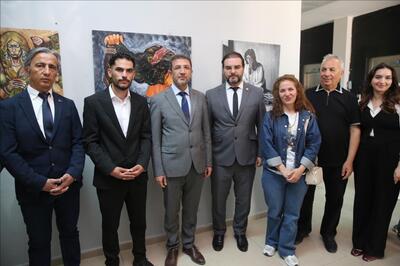 genel-sekreterimiz-guzel-sanatlar-fakultesi-mezuniyet-sergisine-katildi
