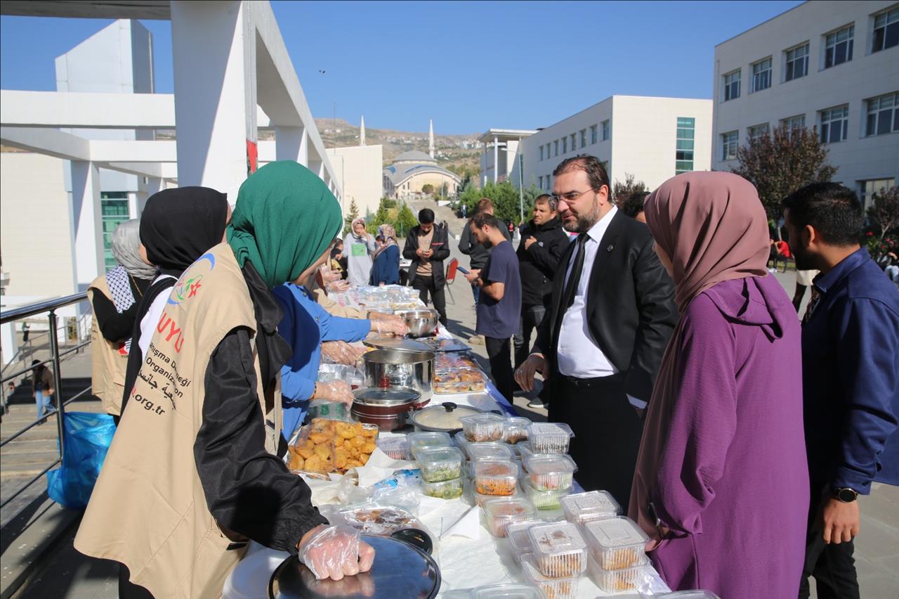 ogrenci-kuluplerimiz-universitemizde-filistin-yararina-kermes-duzenledi