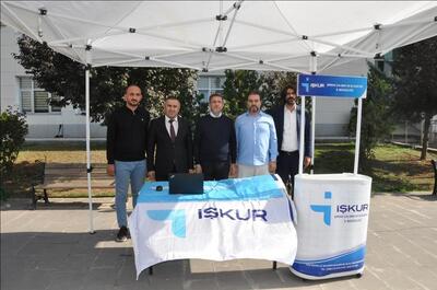 Rektörümüz ve Genel Sekreterimiz İŞKUR Gençlik Programı standını ziyaret etti