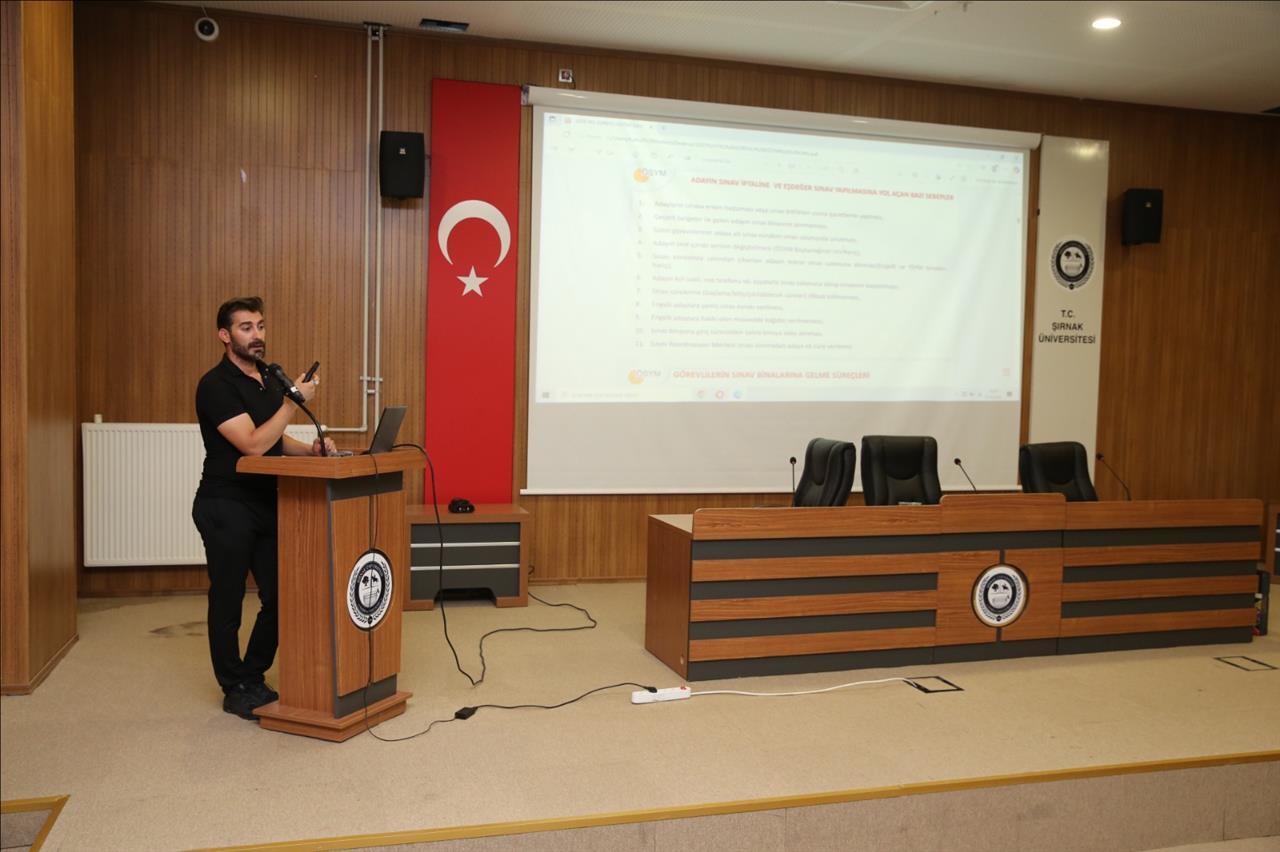 universitemizde-bina-sorumlulari-ve-yardimcilarina-yonelik-osym-toplantisi-duzenlendi