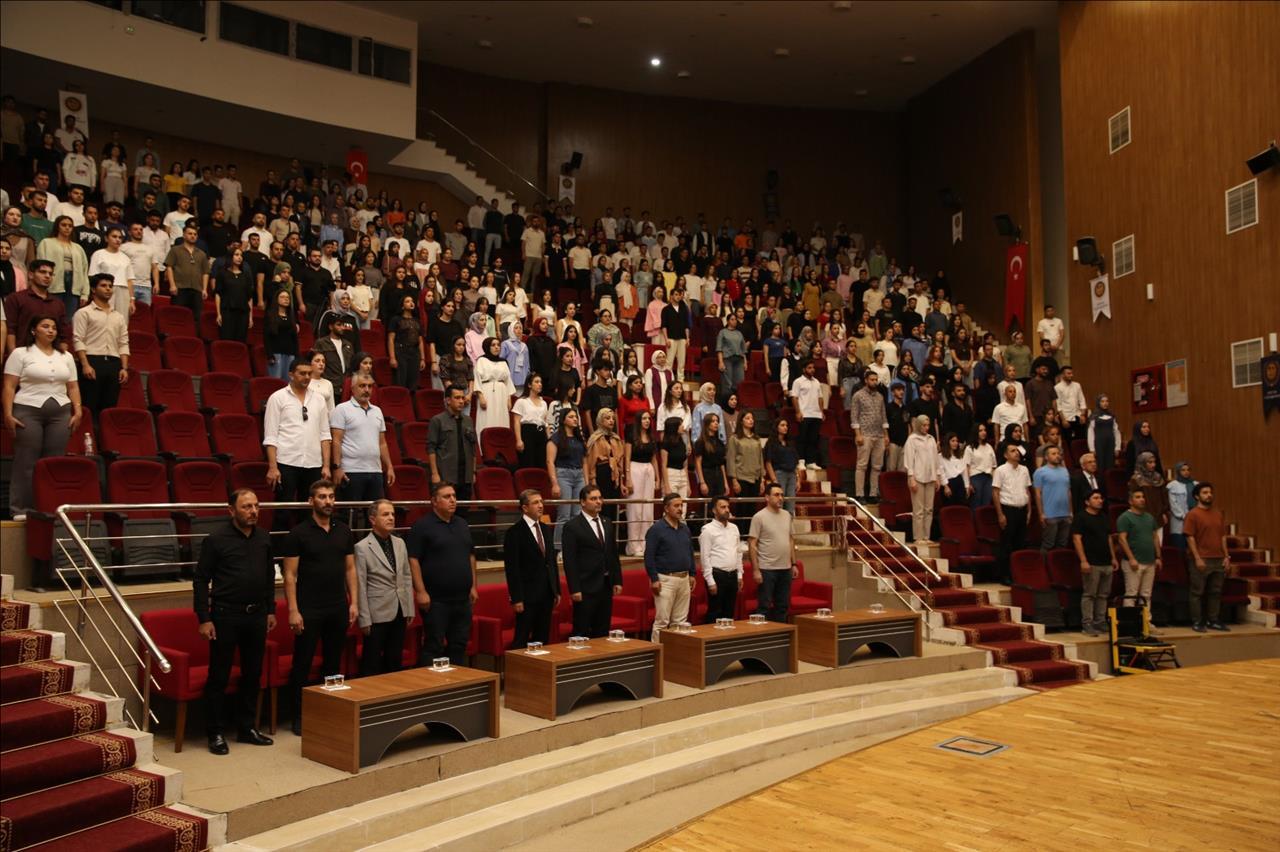 universitemize-yeni-baslayan-ogrencilere-oryantasyon-egitimi-verildi