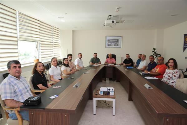 uygulama-ve-arastirma-merkezleri-calisanlari-ile-rektorluk-akademisyenleri-toplantida-bir-araya-geld